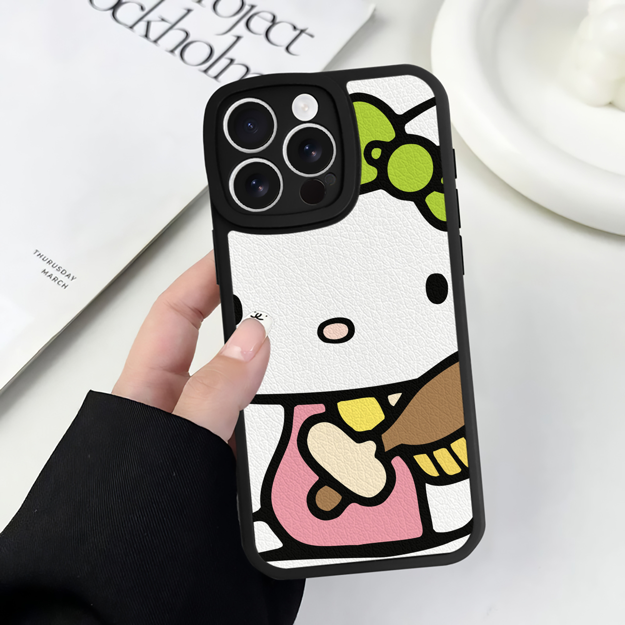 （画像用） Hello Kitty ハローキティ 【iPhone 16シリーズ対応】シリコンスマホケース（レザー調） 材質：シリコン